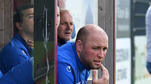 Trainer Sebastian von Au und der FV Tennenbronn bleiben nach dem Sieg gegen den FC Tannheim Tabellenführer