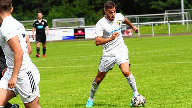 Tor und Gelb-Rot: Sandro Knab erzielte zwar die Führung für den SV 08 Laufenburg, musste aber bei der 1:4-Niederlage bei der Spvgg. ...