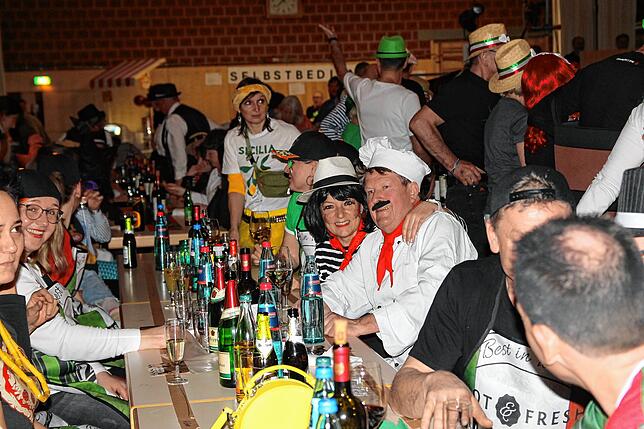 Bild 2: Bilder der Leiterbachpiraten Oberalpfen: So unvergesslich waren die Showabende!