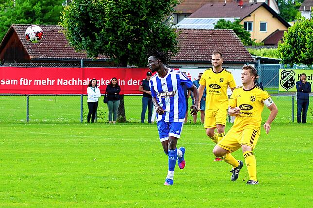 Bild 4: SV Karsau verteidigt die Tabellenspitze durch ein 2:0 beim SV Schwörstadt &ndash; und wir haben Bilder!
