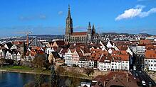 Seit 1890 betreibt die Stadt Ulm eine strenge Bodenpolitik und bekommt damit erfolgreich Miet- und Kaufpreise in den Griff.