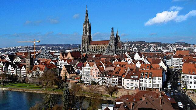 Seit 1890 betreibt die Stadt Ulm eine strenge Bodenpolitik und bekommt damit erfolgreich Miet- und Kaufpreise in den Griff.