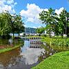 Das Hochwasser im Schlösslepark nimmt zu.
