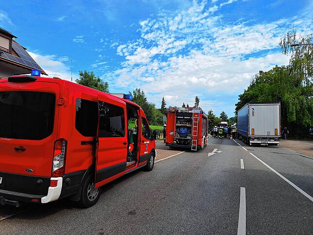 Feuerwehr, Polizei und Rettungsdienste waren in Hagnau im Einsatz. Auch ein Notfallnachsorgeteam war vor Ort.