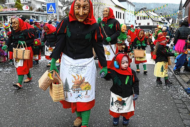 Bild 15: 50+1 Jahre Narrengilde Pfrieme-Stumpe Tennenbronn Kinderumzug