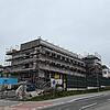 Kaufen oder nicht? In Friedrichshafen-Ittenhausen entstehen derzeit 25 Wohneinheiten. Bauherr ist die Zeppelin-Wohlfahrt GmbH.