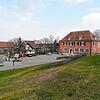 So sieht der Dorfplatz derzeit aus. Nach der Umgestaltung soll er zum Ort der Begegnung für Jung und Alt werden.