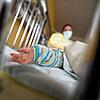 RSV und viele andere Atemwegserkrankungen bringen derzeit viele Kliniken an den Rand der Belastungsgrenze.