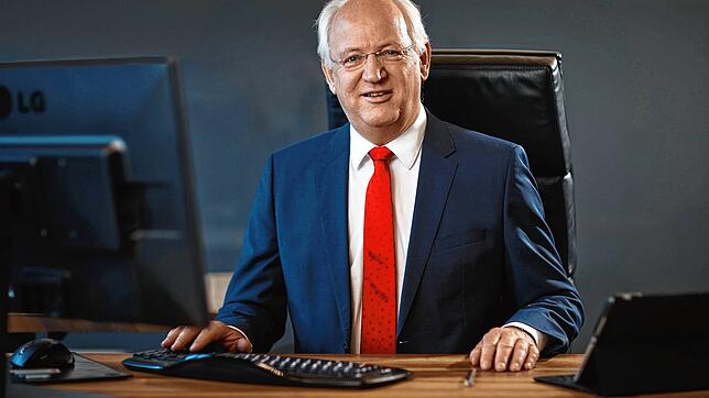 Er geht: Nach zwölf Jahren als Vorstandsvorsitzender der Sparkasse Hochrhein und 30 Jahren im Vorstand wird Heinz Rombach ab 1. April ...