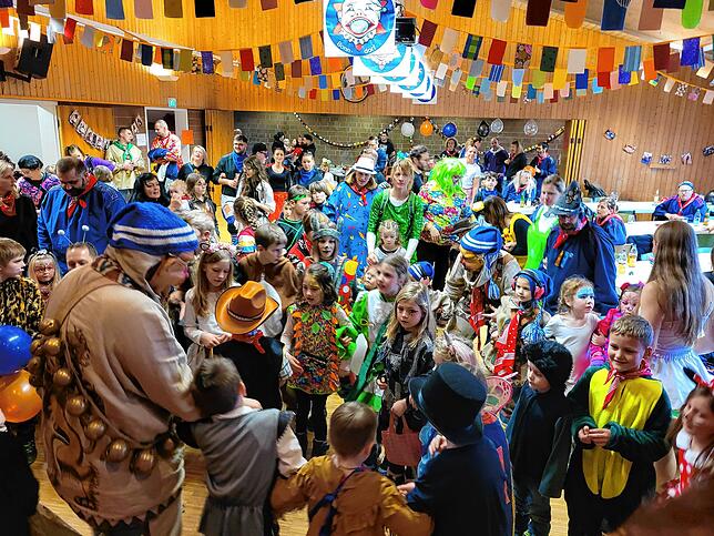 Bild 7: Die schönsten Bilder der Kinderfasnet mit den Schlosshexen Bonndorf