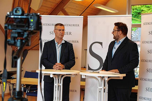 Bürgermeisterkandidat Joachim Burger hatte zahlreiche Fragen von SK-Redaktionsleiter Markus Baier zu beantworten. Foto: Heidi Rombach
