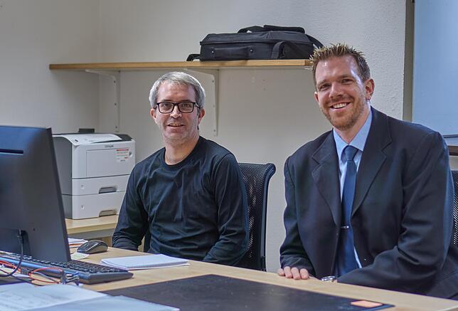 Christoph Schmitt (links) ist Integrationsmanager in Wehr, neben ihm sein Chef, Ordnungsamtsleiter Stefan Schmitz.