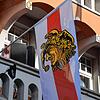 Fasnachtsdekoration am Bürgerhaus Adler Post: Die Fahne zeigt Hans Kuony.