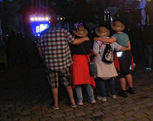 Mit viel Platz konnten die Fans auch in den hinteren Reihen das emotionale Konzert genießen.