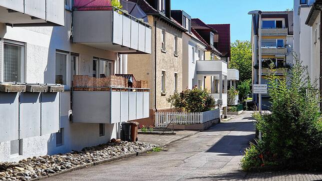 Dieser Weg führt zu Häusern der Allmandstraße 42. Dort war Alfons Schmidberger zuletzt gemeldet. Künftig könnte irgendwo hier vielleicht ...
