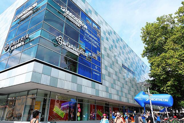 Galeria-Warenhaus in der Konstanzer Innenstadt. Auf rund 1500 Quadratmetern Verkaufsfläche ist hier im Juli eine Decathlon-Filiale ...