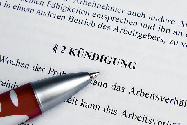 Bild 2: Dürfen Mitarbeiter während der Kurzarbeit gekündigt werden? Villinger Arbeitsrechtler Markus Heimburger sagt, welche Fragen ihn in Coronazeiten am häufigsten erreichen &ndash; und beantwortet sie