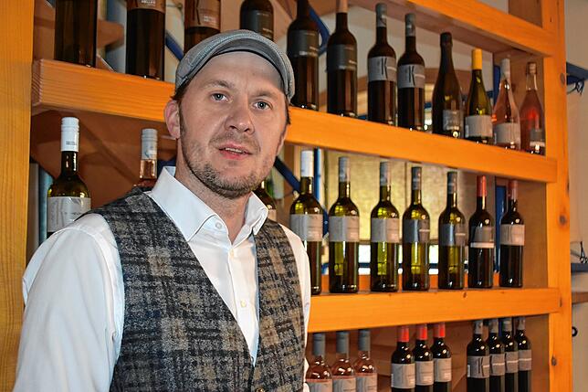 Lorenz Keller hat das ehemalige Verwaltungsgebäude der Villa Rheinburg zur Vinothek umgebaut und im Juli eröffnet.