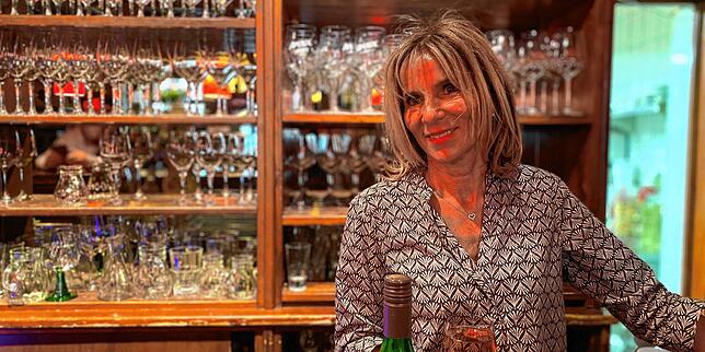 Diesen Anblick gibt es nur noch wenige Tage: Tamara Unterwerner hinter der Theke im Guten Hirten.
