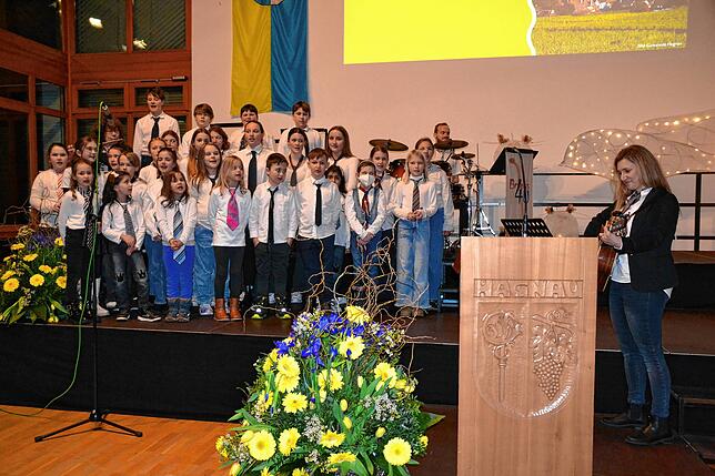 Gleich zu Beginn sorgten die Schüler der Hagnauer Grundschule mit musikalischen Einblicken in Fredes Alltag für eine gelöste Stimmung im ...