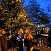 Nicole, Lena und Tabea Albicker (von links) sind treue Teilnehmer bei der Kinderweihnachtswunsch-Aktion in der Gemeinde Wutöschingen. ...