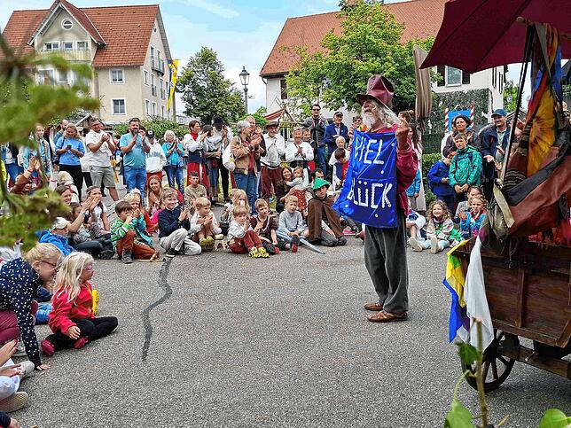 Bild 18: Mittelalter hautnah: Tausende beim 7. Stettener Spectaculum mit Rittern, Gauklern und Magiern