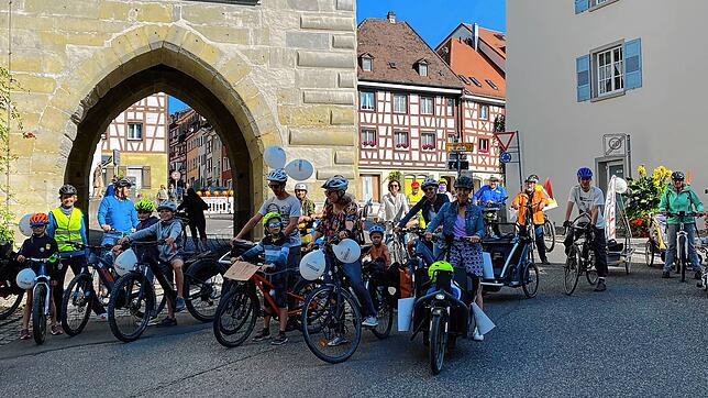 Die Fahrrad-Demo &bdquo;Kidical Mass &ndash; Kinder aufs Rad&ldquo; zog am Samstag durch die Überlinger Innenstadt. Rund 40 Teilnehmer ...