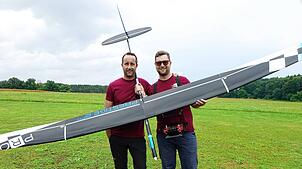 Navigator Benjamin Dähn mit seinem Bruder Emanuel Dähn, dem Weltmeister in der GPS Light Class, der aus Singen stammt.