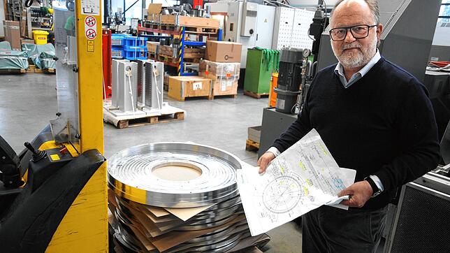 Ein Turbinenteil, dreierlei Lieferanten: Martin Homburger muss nachbearbeiten, um die strengen einheitlichen Kundenvorgaben zu erfüllen. ...