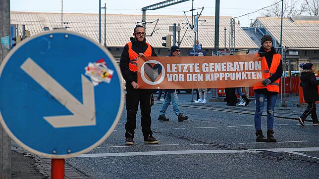 Eileen Blum (rechts) bei der Aktion am 14. Februar vorm Lago.