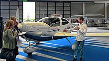 Erik Solis ist Projektleiter und Ingenieur bei Diamond Aircraft Industries und steht vor dem eDA40, das auf der Aero Messe 2024 ...