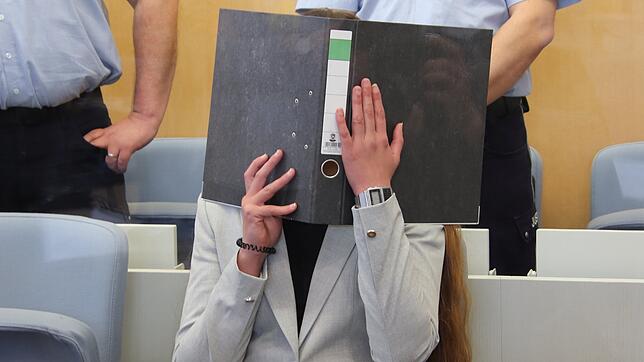 Die Konstanzer IS-Rückkehrerin Sarah O. vor dem Landgericht Düsseldorf. Der Prozess findet unter Ausschluss der Öffentlichkeit statt
