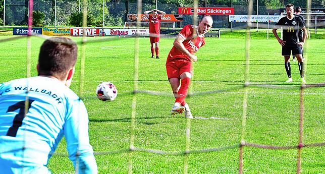 Bild 30: FC Wallbach dreht die Partie und gewinnt mit 3:2 gegen den FC RW Weilheim &ndash; und wir haben die Bilder!
