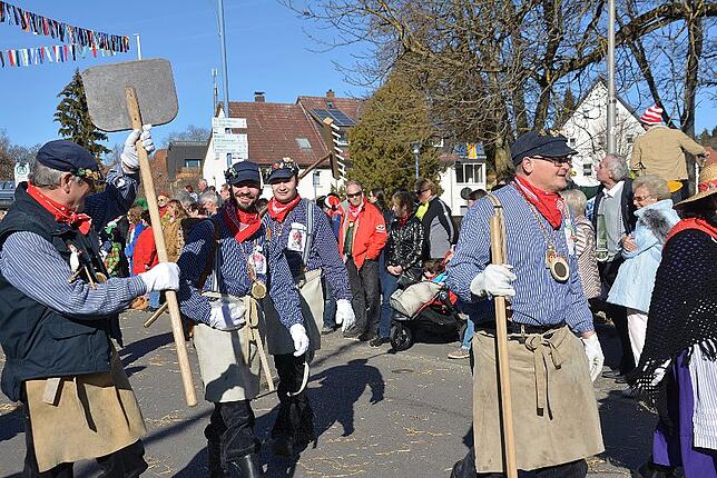 Bild 14: Bilder vom Narrentreffen der Urviecher-Zunft Bad Dürrheim: Großer Festumzug (1)