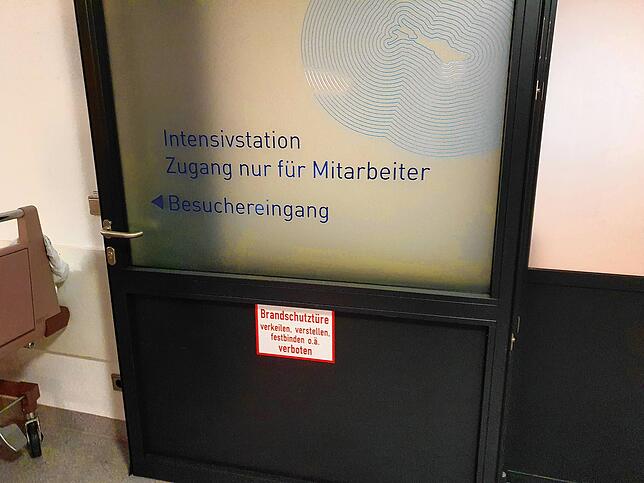 Eingang zur Corona-Station am Klinikum Friedrichshafen.