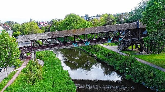 Der Siedlersteg über die Brigach fault und muss gerichtet werden. Drei Ausschreibungen der Stadt sind bislang ins Leere gelaufen.