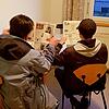 Werner (links) und Jan (Namen von der Redaktion geändert) sitzen in der Gemeinschaftsküche der Notunterkunft Hepbach. Täglich suchen sie ...