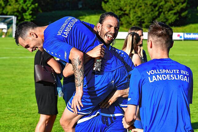 Bild 1: FC Erzingen steigt nach 3:2 gegen FC Emmendingen in die Landesliga auf &ndash; wir haben Bilder!