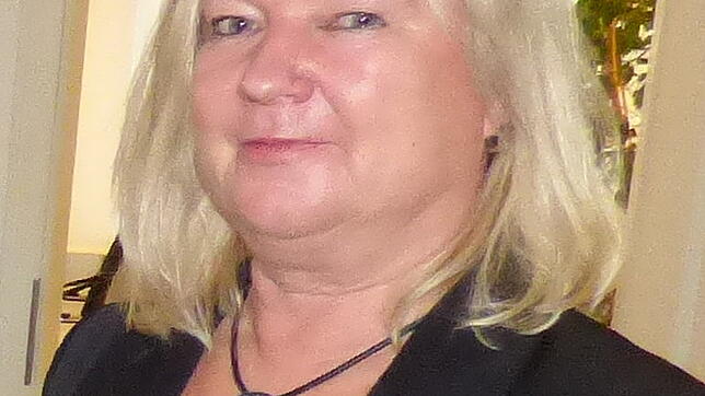 Als erste Bewerberein hat die Radolfzellerin Karin Chluba ihre Bewerbungsunterlagen zur Bürgermeisterwahl in Hilzingen bei Rathauschef ...