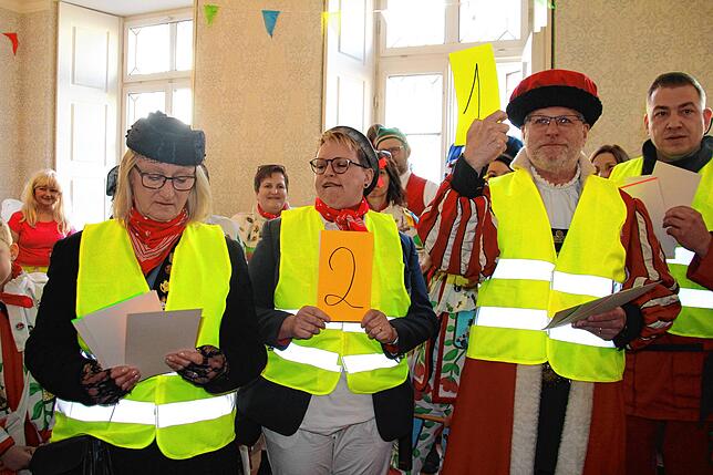 Bild 32: Närrisches Treiben beim Schließen von Rathaus und Banken