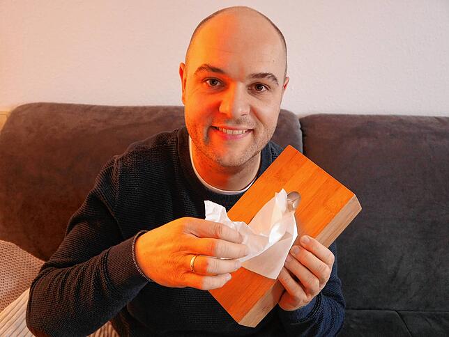 Matthias Güntert, Taschentücher und &bdquo;Der kleine Lord&ldquo;.