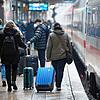 Mit dem großen Fahrplanwechsel bei der Bahn gibt es nicht nur mehr Verbindungen, sondern auch höhere Ticketpreise.