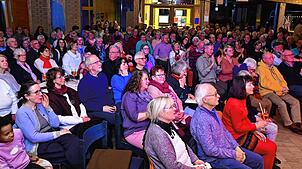 Gut 150 Besucher genießen das Konzert mit dem Steffi-Fleig-Trio.