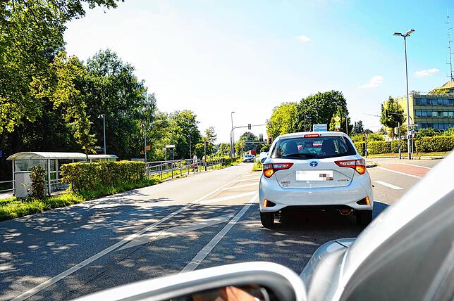 Bild 5: Wer ist schneller am Ziel? Wir haben die neue und alte Strecke der B 31 getestet
