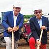 In Singen beginnen die Bauarbeiten für das &bdquo;Haus Bonhoeffer&ldquo;. Direkt am Wohngebiet Nord angrenzend bauen die Diakonischen ...