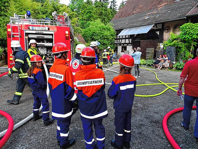 Bild 16: Heiligenberger Feuerwehr übt bei der Hofstetter Mühle