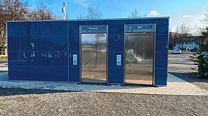 Am zentralen Busbahnhof in Überlingen gibt es öffentliche Toiletten.