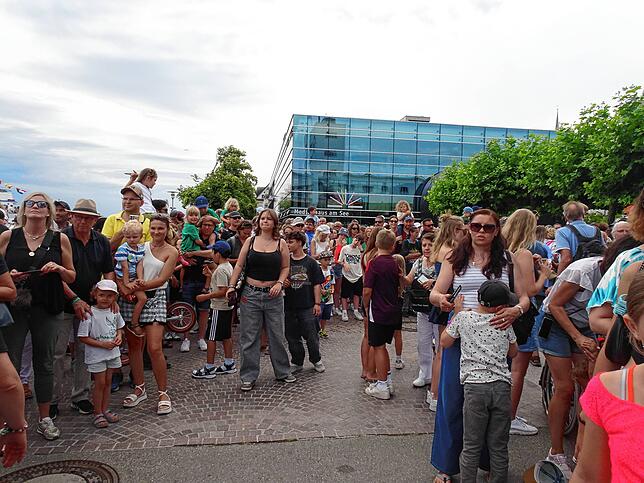 Bild 11: Bilder von der Einholung des Seehasen in Friedrichshafen