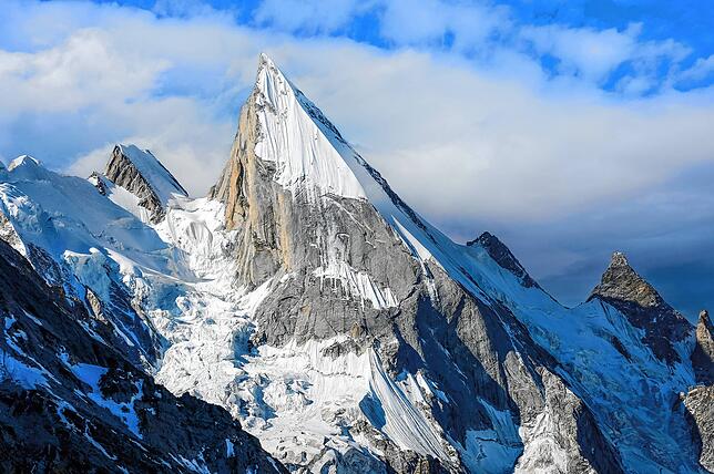 Eine bizarre Spitze: Der Laila Peak (6096 Meter) im Karakorum-Gebirge. Extrem-Skifahrer haben bereits versucht, die 45 Grad steile ...
