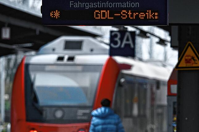 Die Gewerkschaft Deutscher Lokomotivführer (GDL) ruft ab Mittwoch zu einem weiteren Warnstreik bei der Bahn auf.